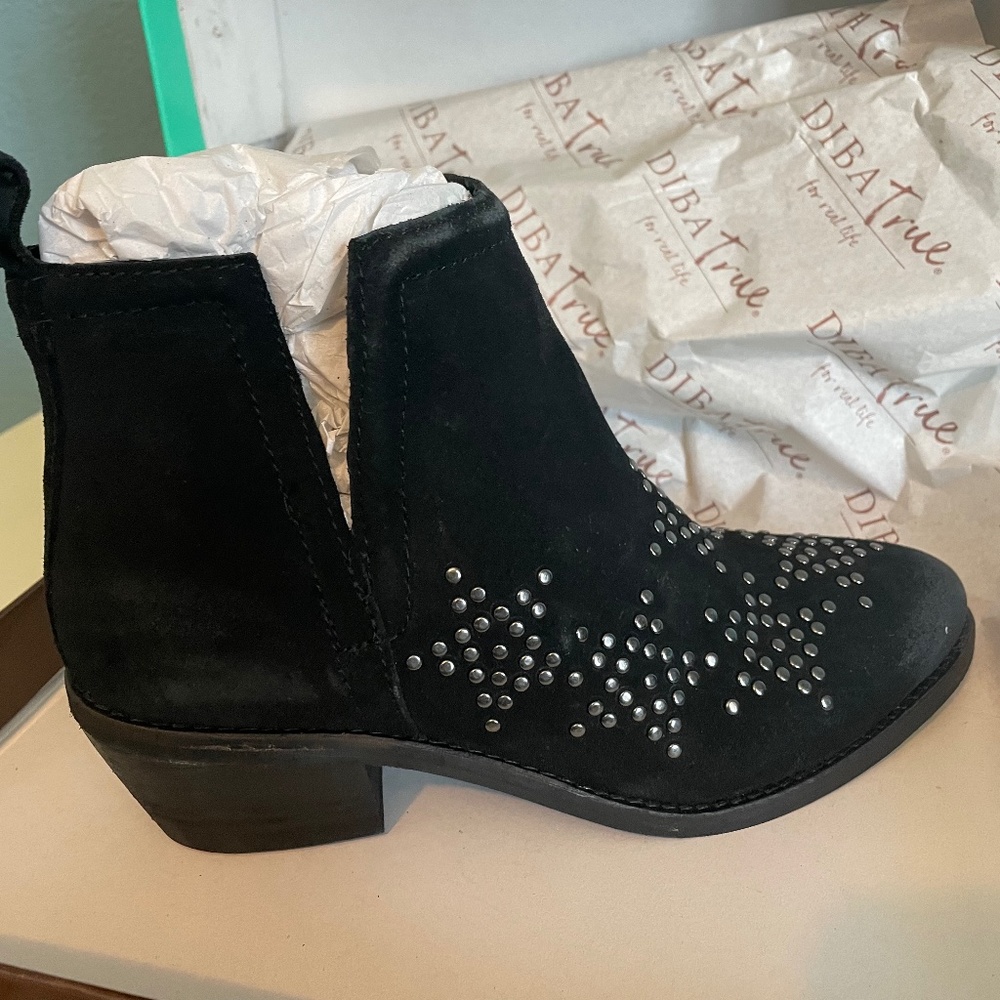 Black suede ankle boot with studded stars NWT size 7